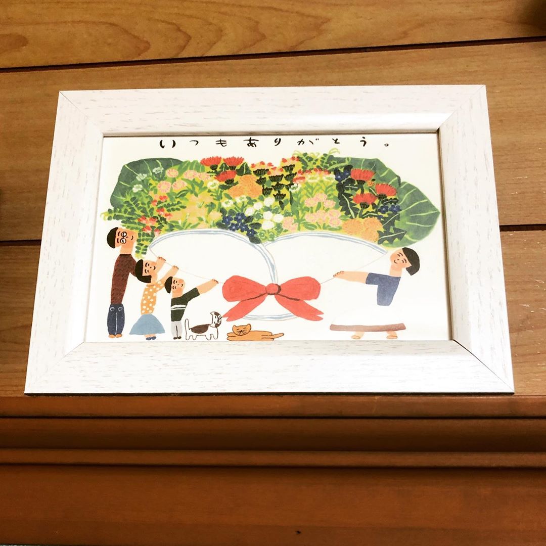 以前、母にあげたひらめぐさんのポストカードは実家のリビングに飾られていた #母の日 #ひらめぐ商店